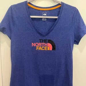 EUC Purple North Face v-neck t-shirt sz M